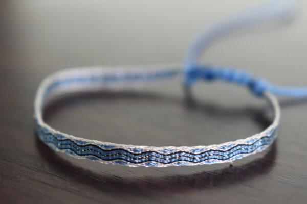 Pulsera Telar Egipcio 48 Hilos Metal Blanco/Azul nube