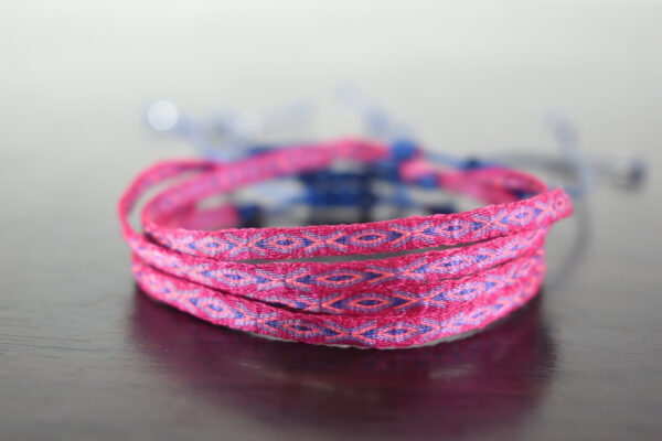 Pulsera Telar Egipcio 48 Hilos Fucsia/Azul - Image 2