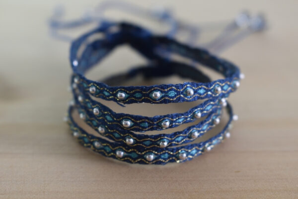 Pulsera Telar Egipcio 48 Hilos Petróleo Plata Balín Centro - Image 2