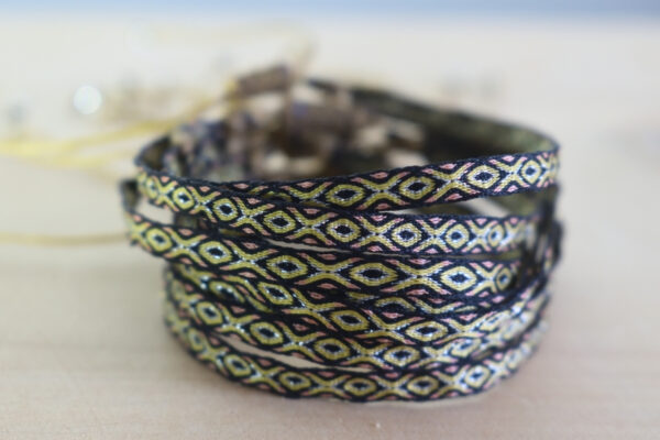 Pulsera Telar Egipcio 48 Hilos Negro/Dorado - Image 2