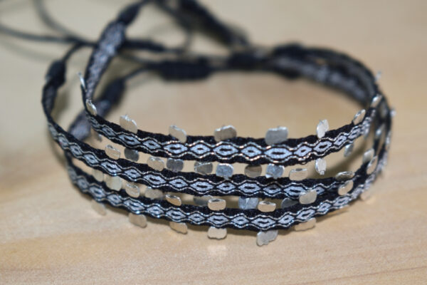 Pulsera Telar Egipcio 48 Hilos Negra Plata Martillada - Image 2