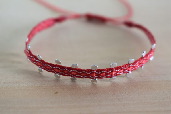 Pulsera Telar Egipcio 48 Hilos Roja Plata Martillada