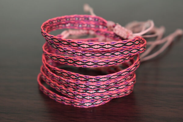 Pulsera Telar Egipcio 48 Hilos Rosado/Morado/Negro - Image 2
