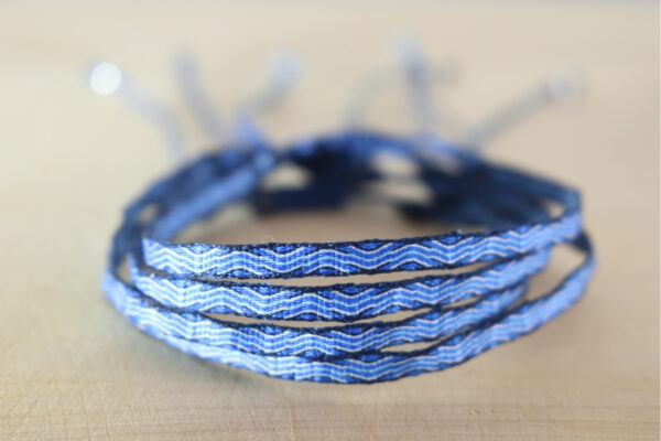 Pulsera Telar Egipcio 48 Hilos Petróleo/Blanco - Image 2