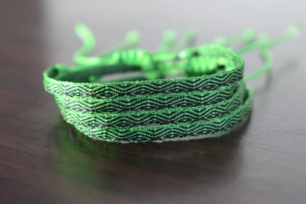 Pulsera Telar Egipcio 48 Hilos Verde/Negro - Image 2