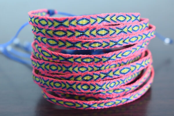 Pulsera Telar Egipcio 96Hilos Rosa Fluorescente/Azul/Amarillo - Image 2