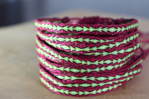 Pulsera Telar Egipcio 96Hilos Uva/Verde Lima - Image 2